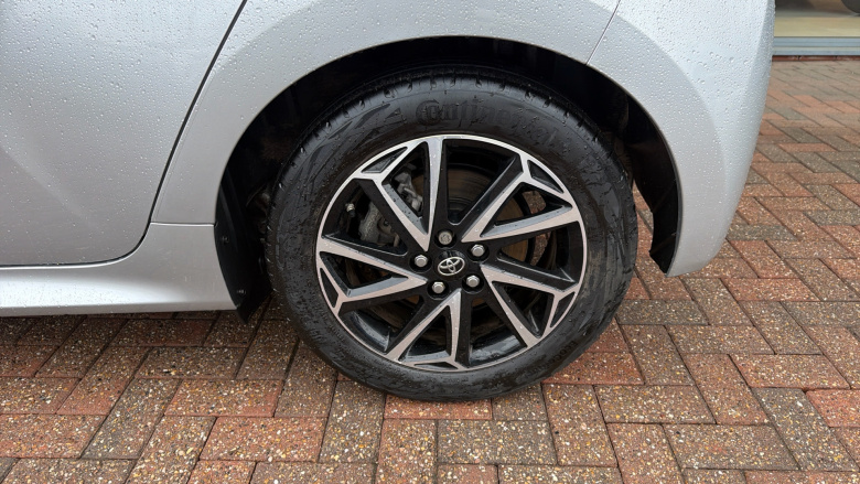 Toyota Yaris 1.5 Hybrid Design 5dr CVT Hybrid Hatchback